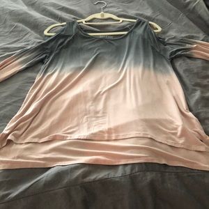 American eagle soft and sexy cold shoulder shirt